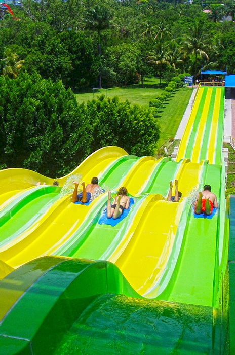 彩虹滑梯水上樂園 